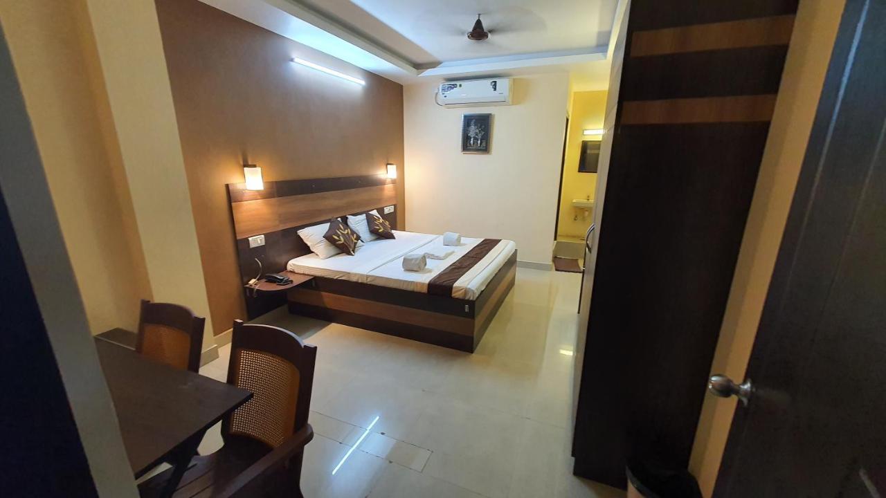 S4 Residency Hotel Chennai Exterior photo