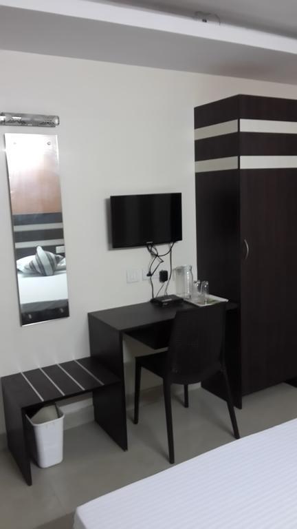 S4 Residency Hotel Chennai Room photo