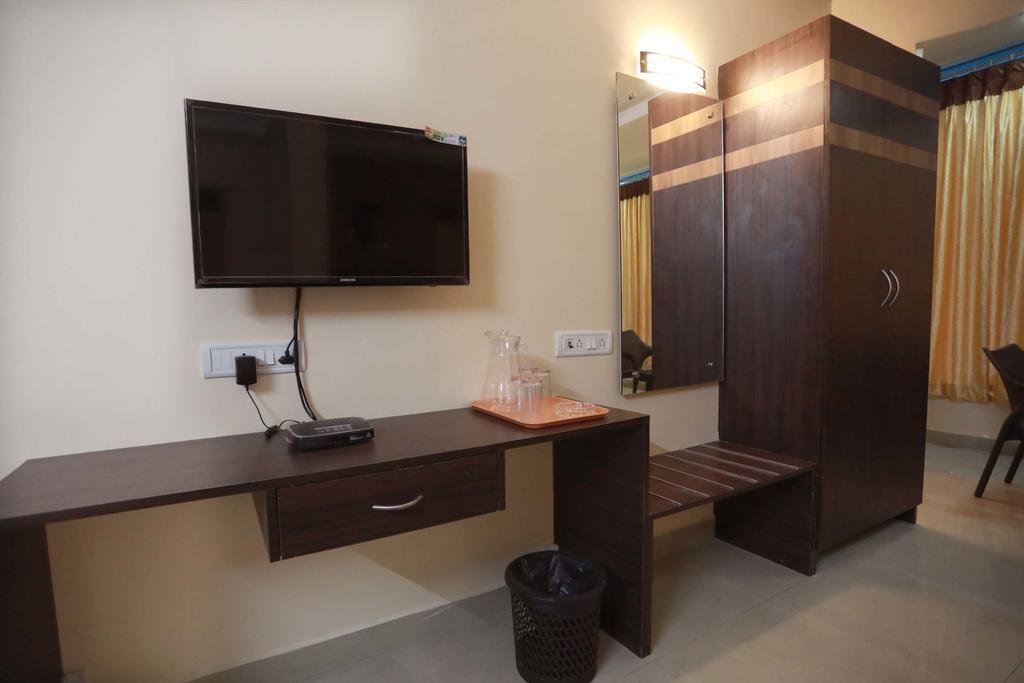 S4 Residency Hotel Chennai Exterior photo